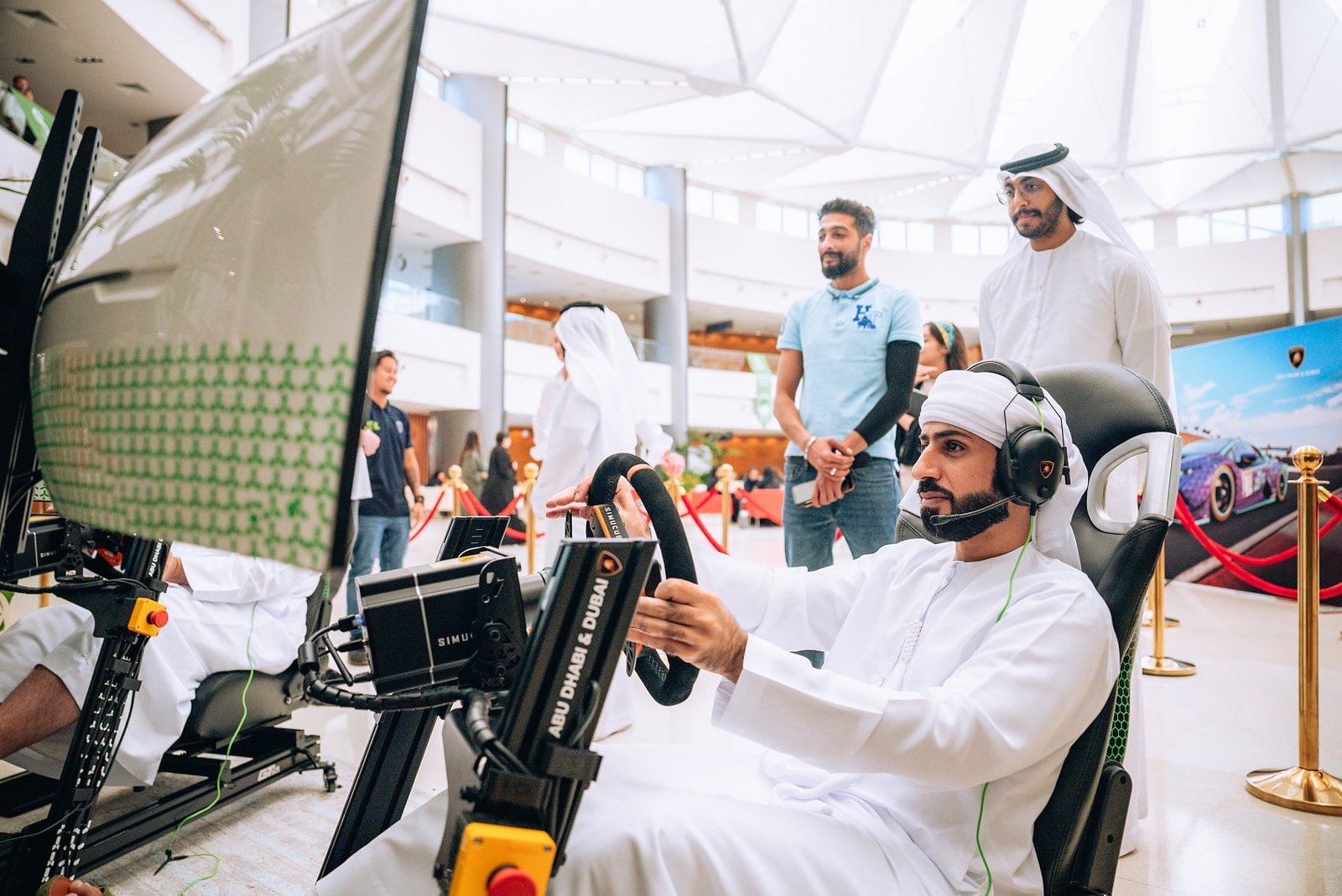 لامبورغيني أبوظبي ودبي أول وكيل ينضم إلى برنامج للسباقات الإلكترونية