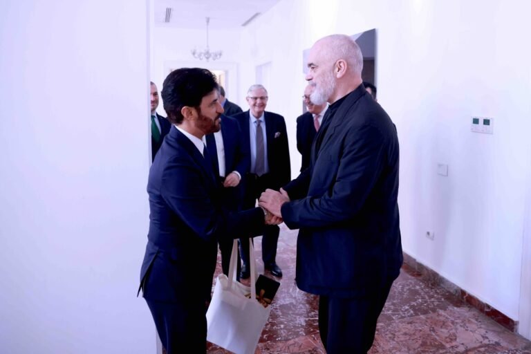محمد بن سليم يناقش مع رئيس الوزراء الألباني