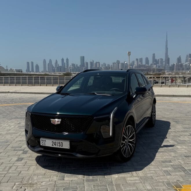 كاديلاك XT4 تجمع بين التصميم العصري، الأداء القوي، والتقنيات المتقدمة