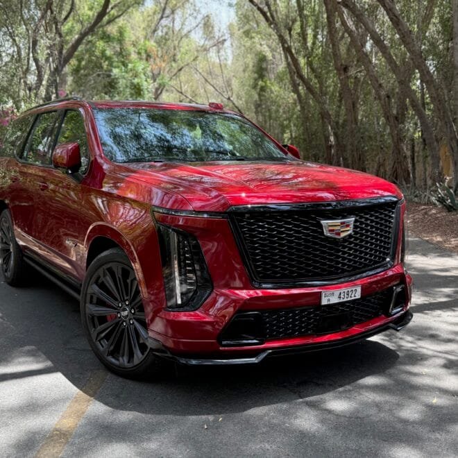 مراجعتنا لسيارة كاديلاك إسكاليد V 2025 التي قمنا بتجربتها في الإمارات