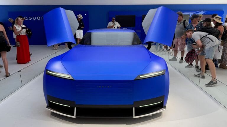جاكوار Type 00 تلفت الأنظار في مهرجان جودوود للسرعة 2025