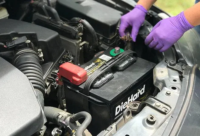 كيف تغير بطارية سيارتك بنفسك