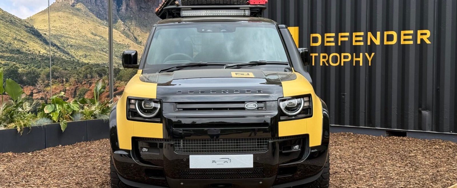 لاند روفر ديفندر تروفي