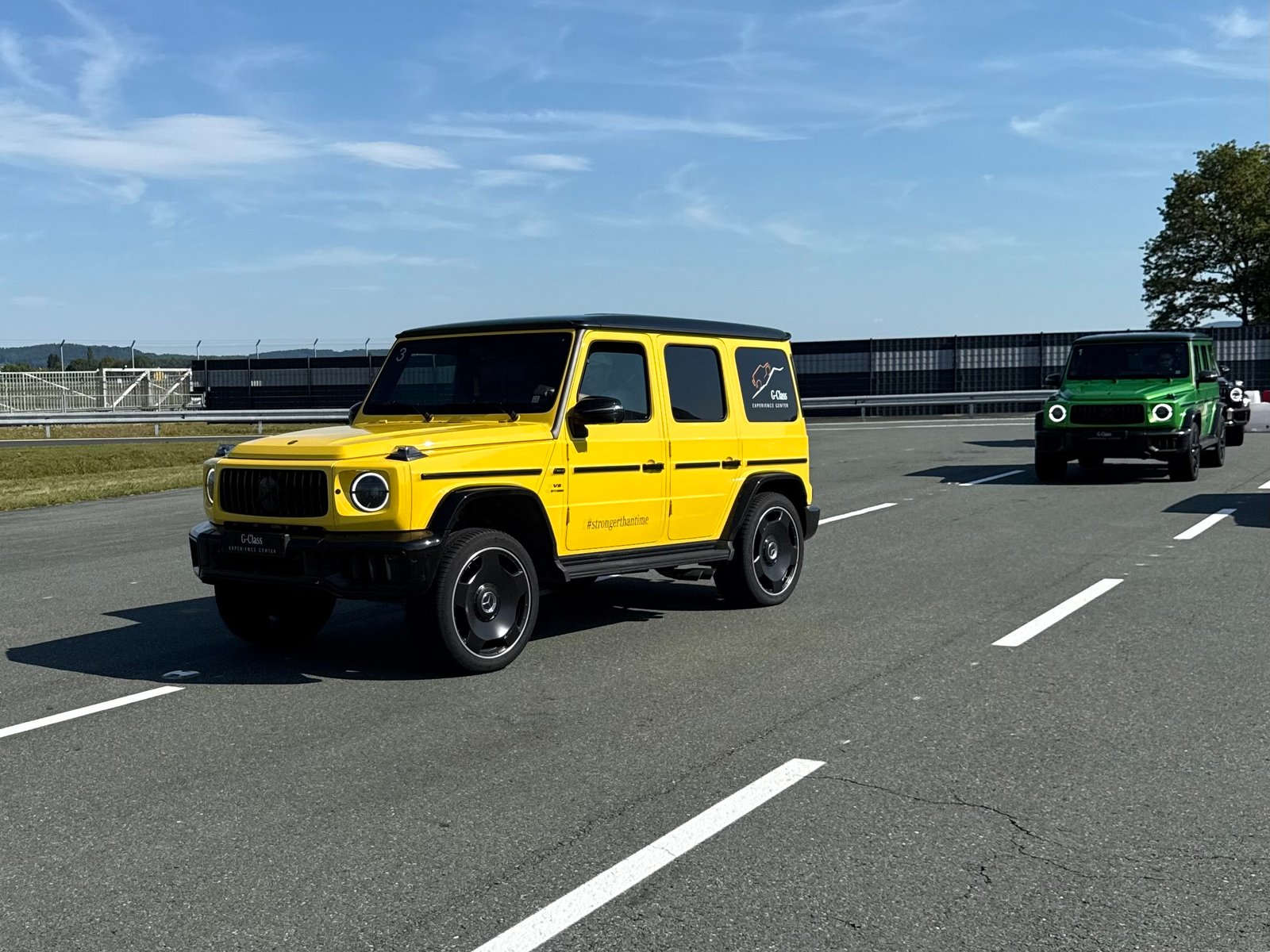 فهد أبو صلاح يخوض تجربة قيادة مرسيدس G-Class في جبال النمسا