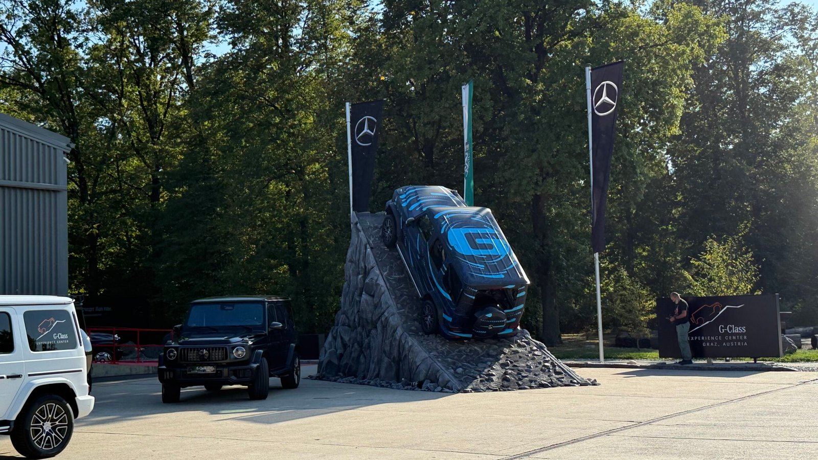 فهد أبو صلاح يخوض تجربة قيادة مرسيدس G-Class في جبال النمسا
