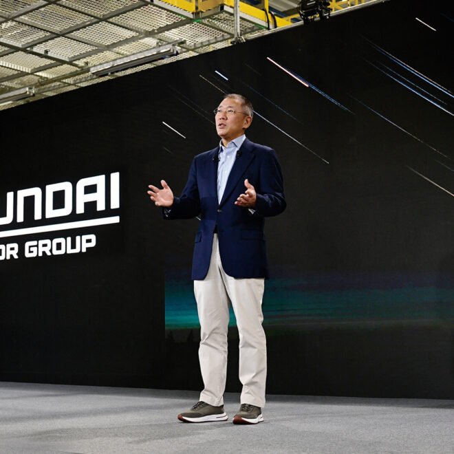 تكريم الرئيس التنفيذي لمجموعة هيونداي موتور وعائلته بجائزة المئوية من أوتوموتيف نيوز