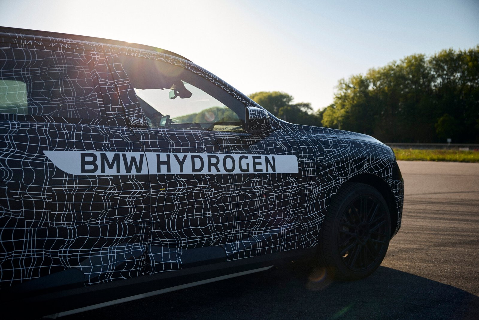 BMW iX5 Hydrogen: From Pilot Fleet to a New Era of Clean Mobility