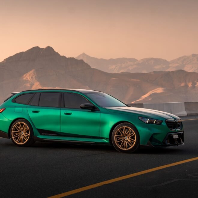 BMW M5 Touring: قيادة لا تُنسى في جمال الشرق الأوسط