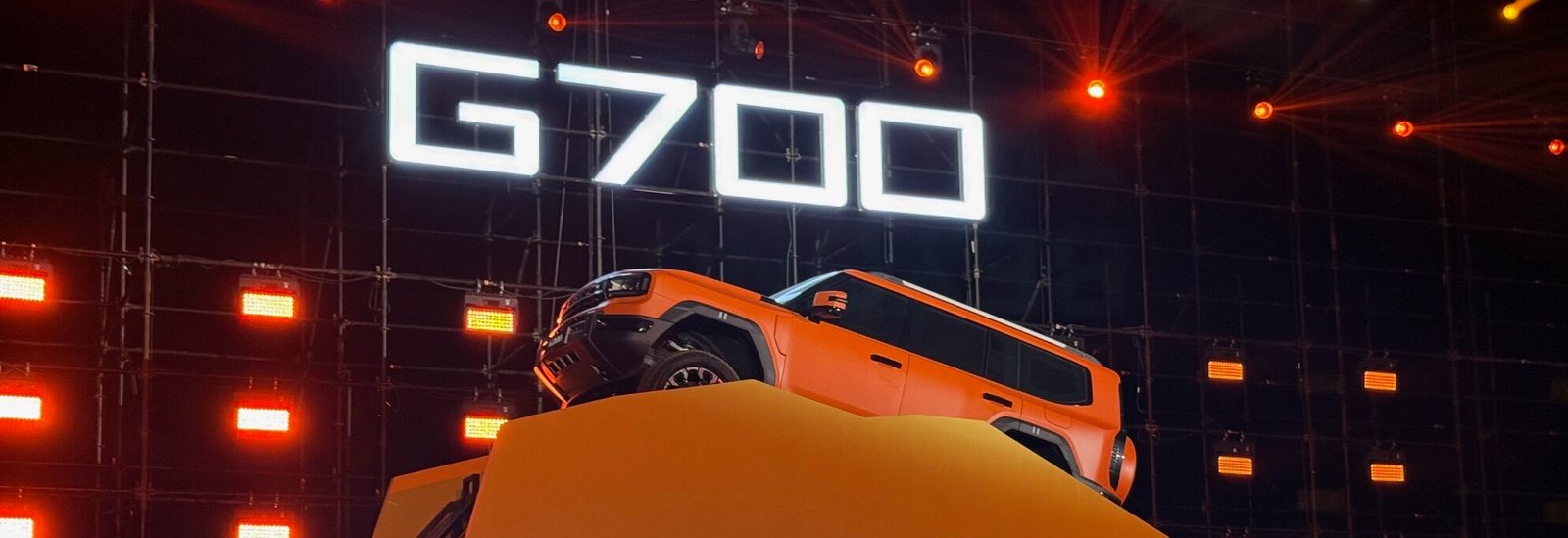 جيتور جي ٧٠٠ تظهر لأول مرة وسط روعة صحراء دبي – حيث يلتقي الترف بالطموح على الطرق الوعرة