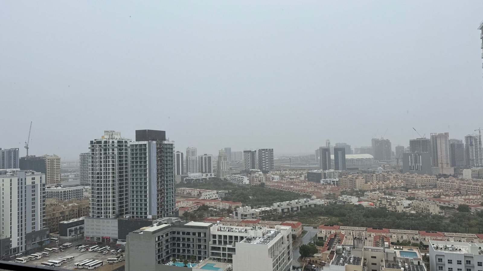 القيادة تحت المطر: دليل شامل للسلامة وحماية سيارتك القيادة تحت المطر: دليل شامل للسلامة وحماية سيارتك