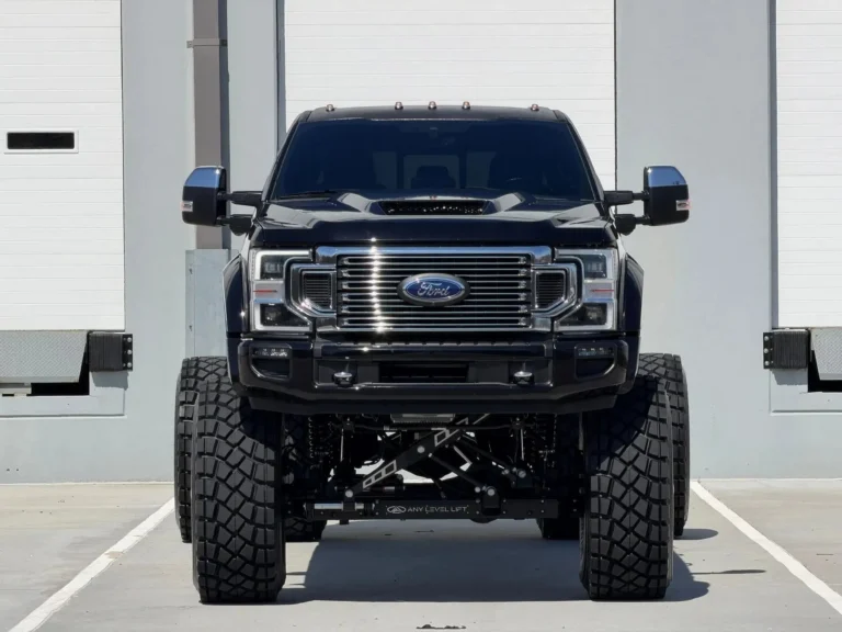 فورد F-450 بستة أبواب: شاحنة عملاقة بـ11 مقعداً