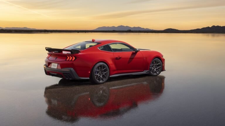 Mustang Dark Horse SC