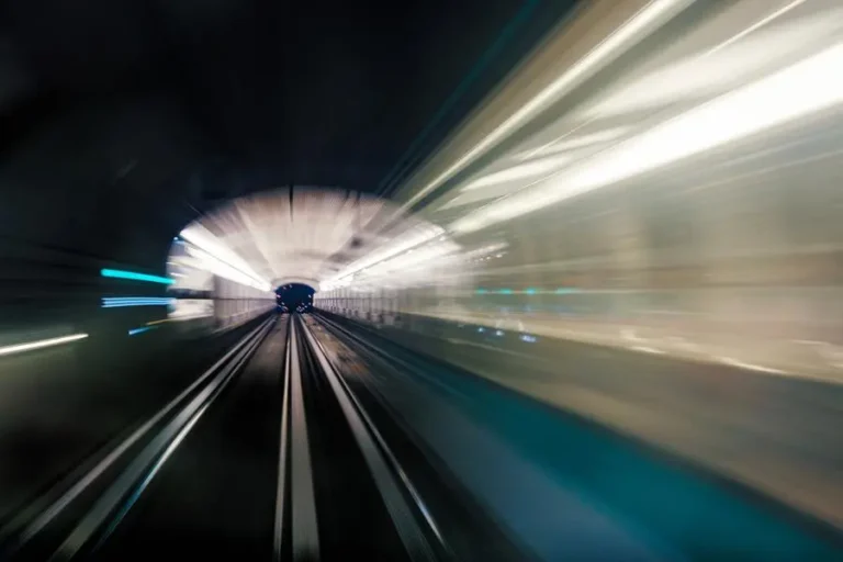 مطار مكة ومترو مكة: مشاريع تغير مستقبل التنقل