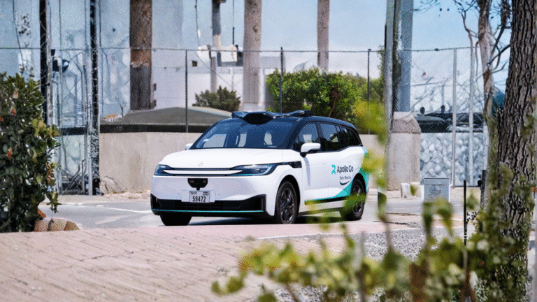 تاكسي ذاتي القيادة في دبي يبدأ التشغيل