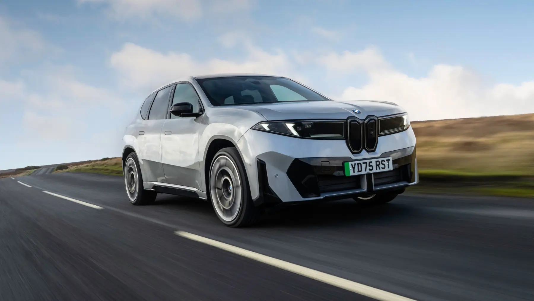 تيسلا موديل Y ضد BMW iX3