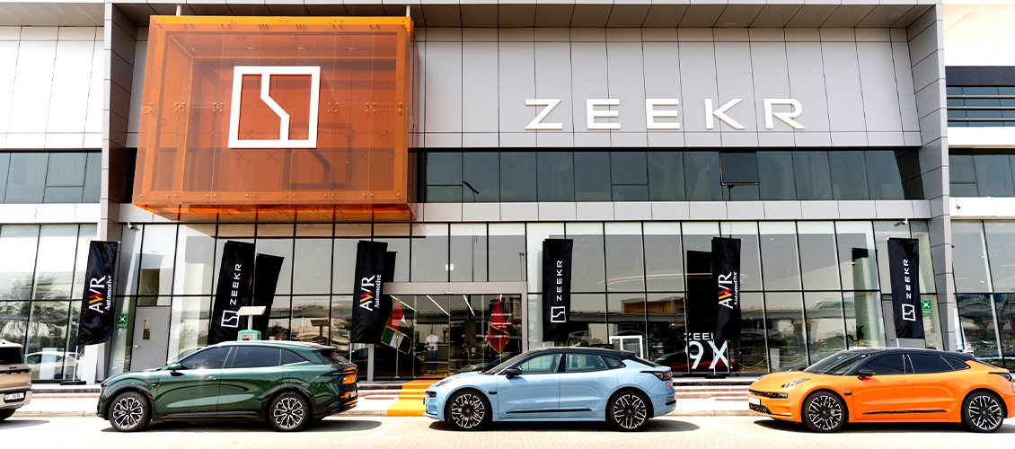 زيكر الإمارات (ZEEKR UAE) وإيه دبليو آر أوتوموتيف (AWR Automotive) تكشفان عن صالة العرض الرئيسية